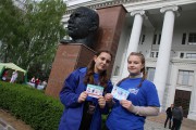 Национальный день донора: губернатор Андрей Бочаров оценил работу мобильного пункта центра крови