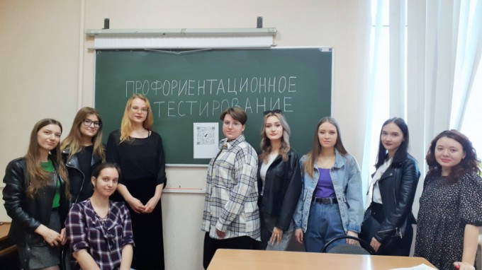 Студенты и преподаватели ВГСПУ продолжают помогать абитуриентам в выборе профессии