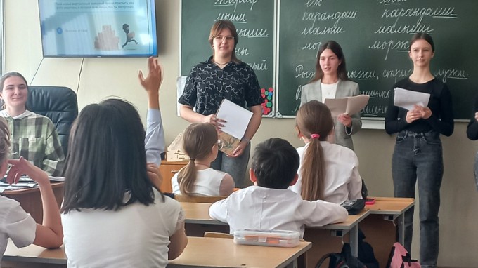 Будущие педагоги-психологи провели занятия со школьниками о правилах этикета в сети Интернет