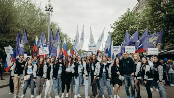 Студенты ВГСПУ приняли участие в первомайской демонстрации