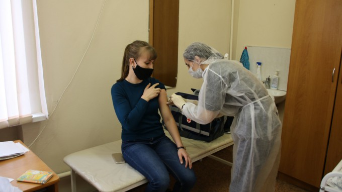 В ВГСПУ продолжается ревакцинация сотрудников и студентов от COVID-19