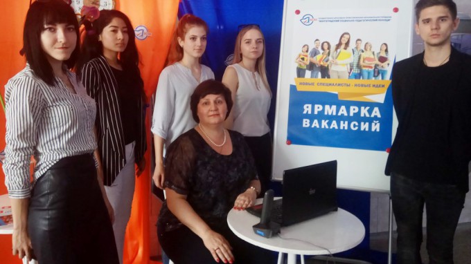 Преподаватели факультета социальной и коррекционной педагогики ВГСПУ приняли участие в Ярмарке вакансий Волгоградского социально-педагогического колледжа
