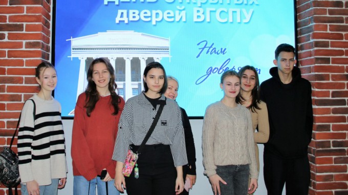 День открытых дверей-2023: факультеты и институты ВГСПУ встретились с абитуриентами