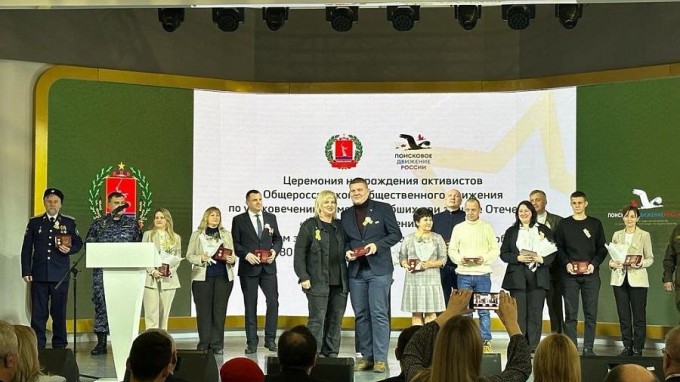 Студенты ФИПО – участники поискового движения – награждены памятными знаками к юбилею Сталинградской Победы на ВДНХ в Москве